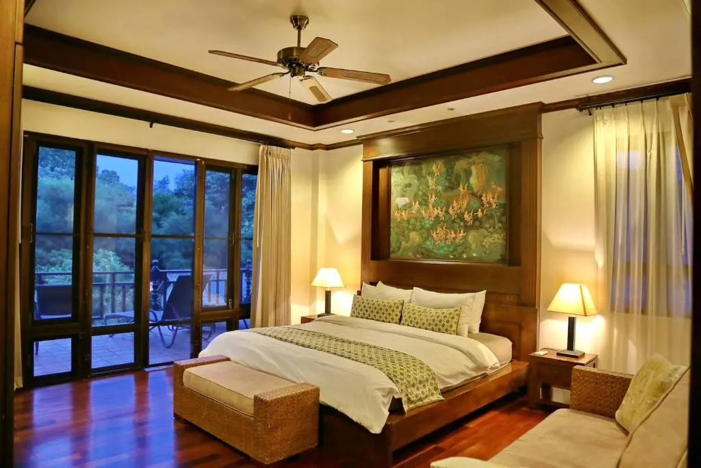 6 Bedroom Seaview Villa with Pool