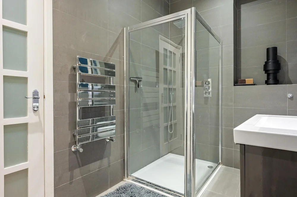 Central London 3-bed Apt, Sleeps 6, 3 Mins to Tube