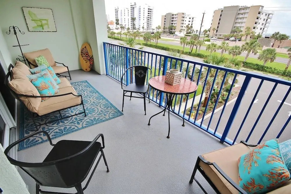 Oceanwalk 18-304 Apartment 3