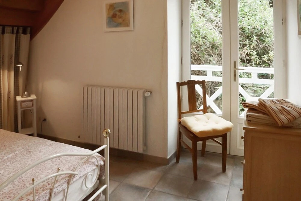 Quiet, 2-bedroom House in Dol-de-bretagne With a hot tub and Furnished