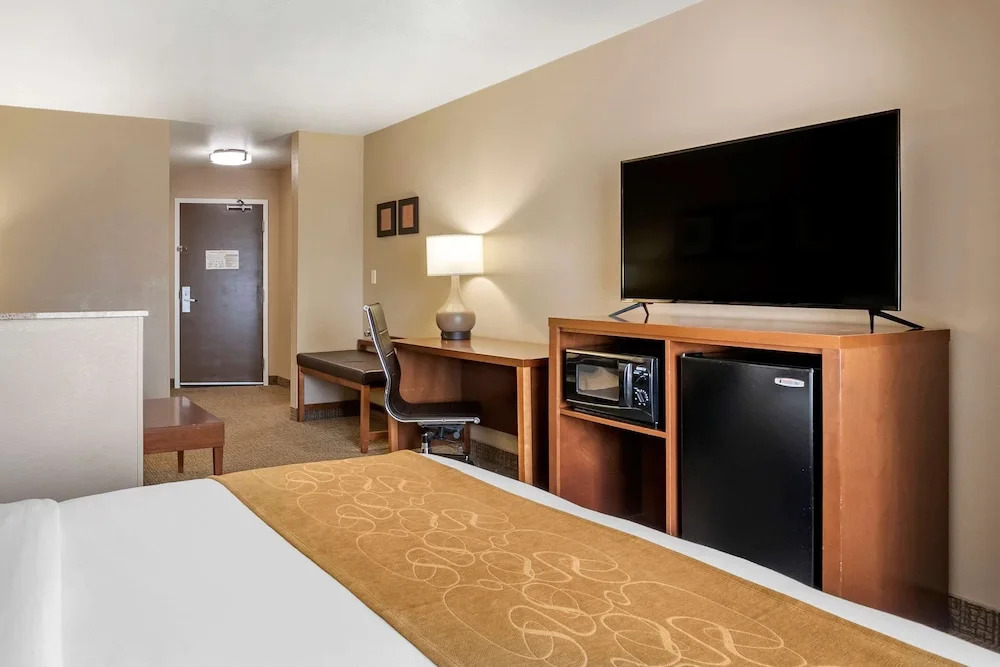 Comfort Suites