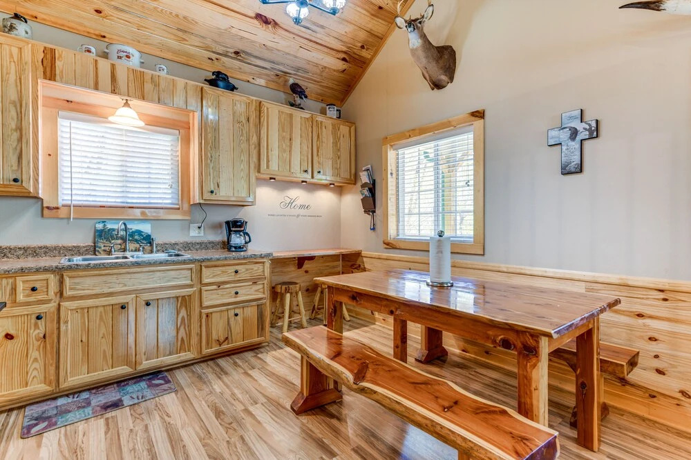 Hillside Cabin + Grill - Near Smoky Mountains