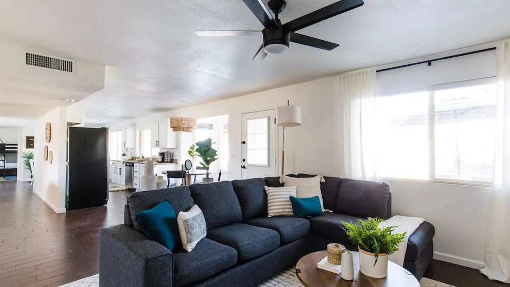 Perfect 4 Bdrm Home With Pool and Game Room!