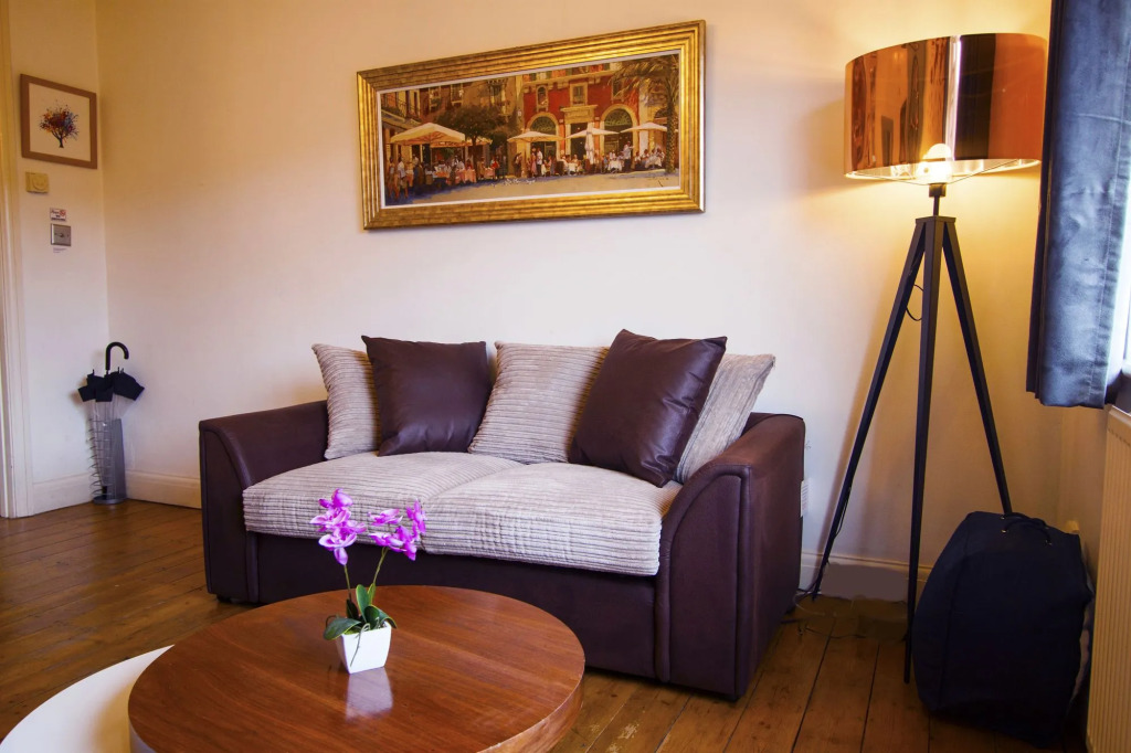 Stunning Central Richmond with garden
