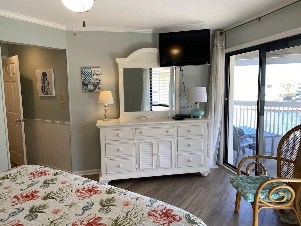 Tilghman Lakes H4 3 Bedroom Condo by RedAwning