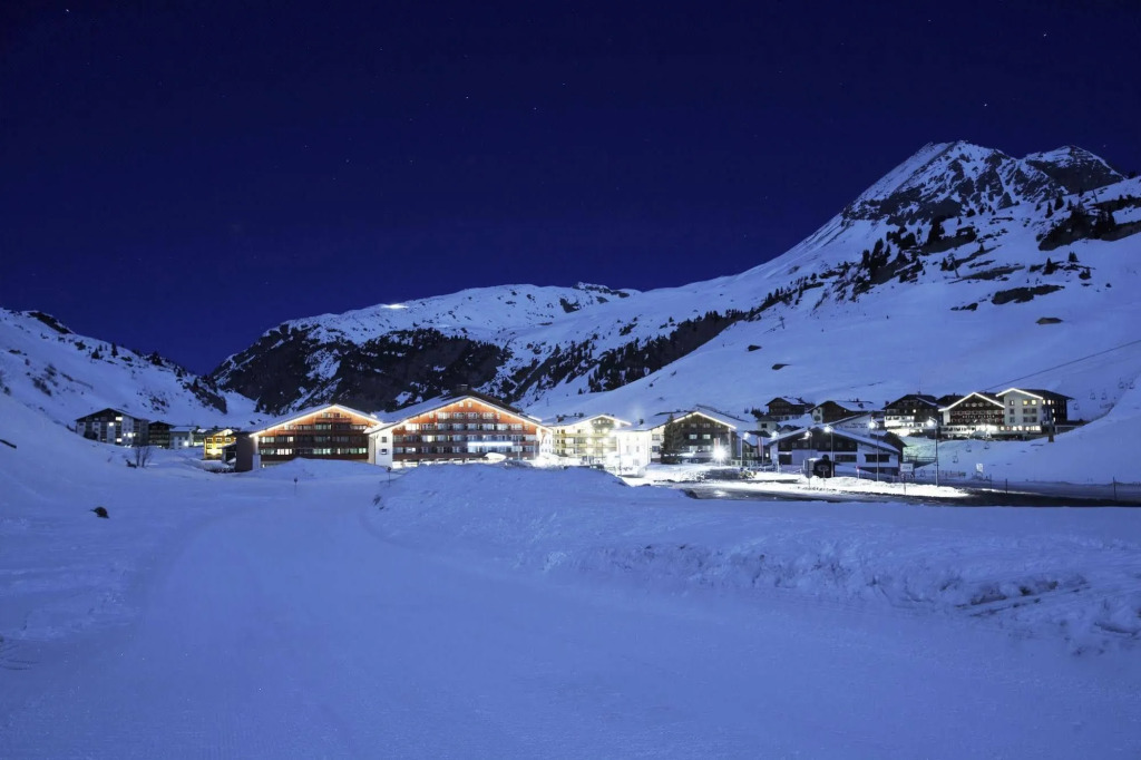 ROBINSON ALPENROSE Zürs