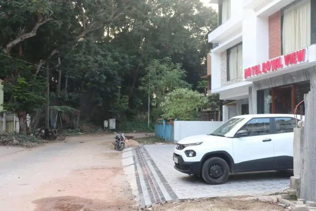 Goroomgo Royal View Digha