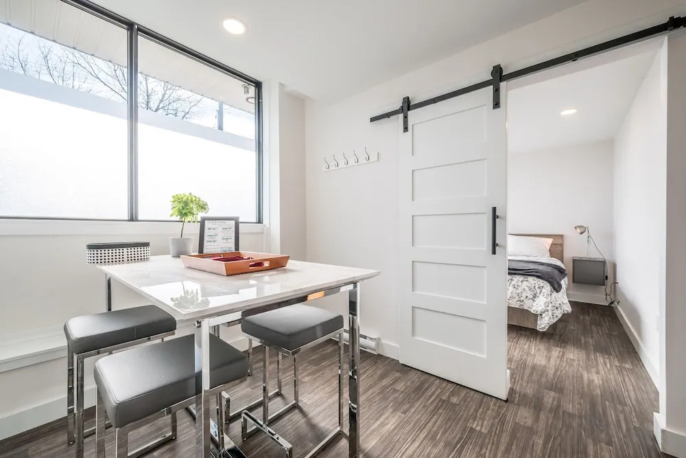 Modern Contemporary 2 Bedroom Suite