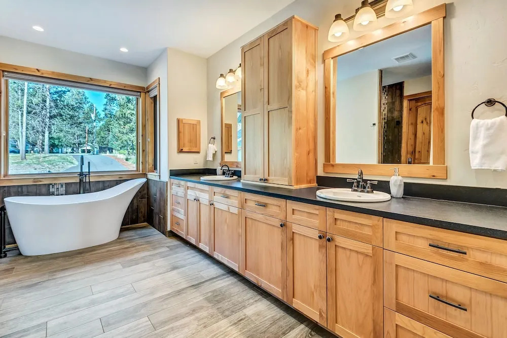 New Listing! On Deschutes River W/ Hot Tub 2 Bedroom Duplex