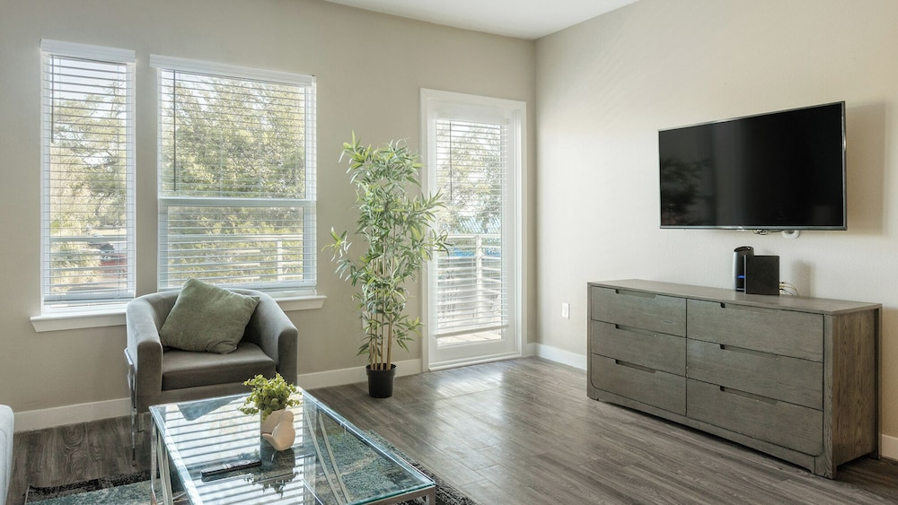Landing Amazing 1bd, Gym, Yoga Studio