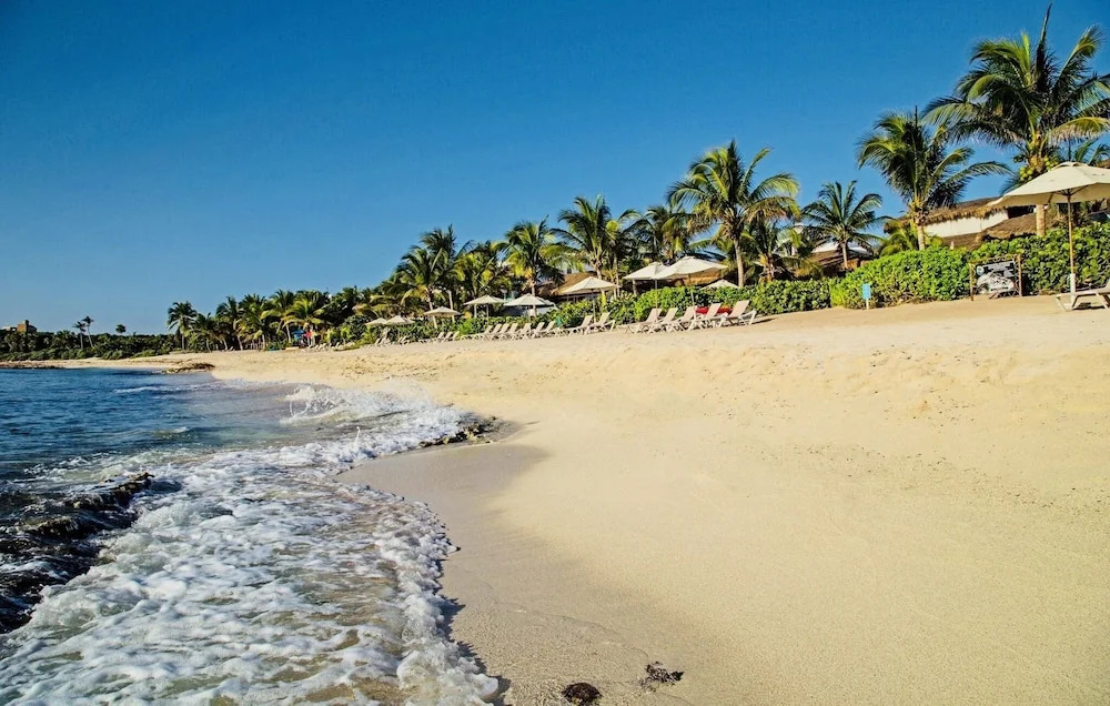 Las Villas Akumal 3B-9 by SkyRun
