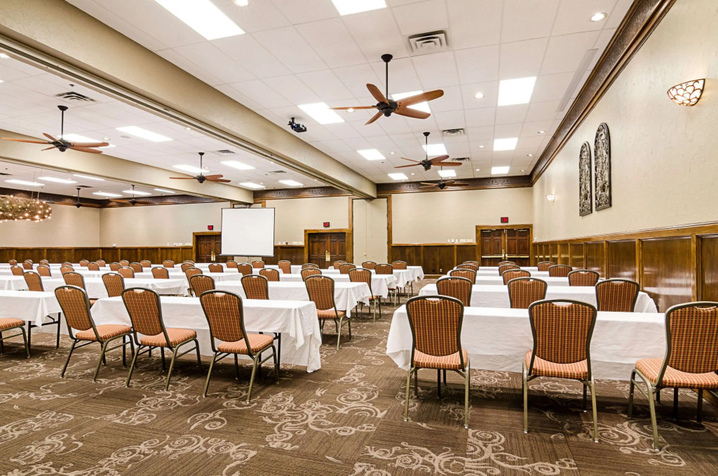 Clarion Inn Garden City