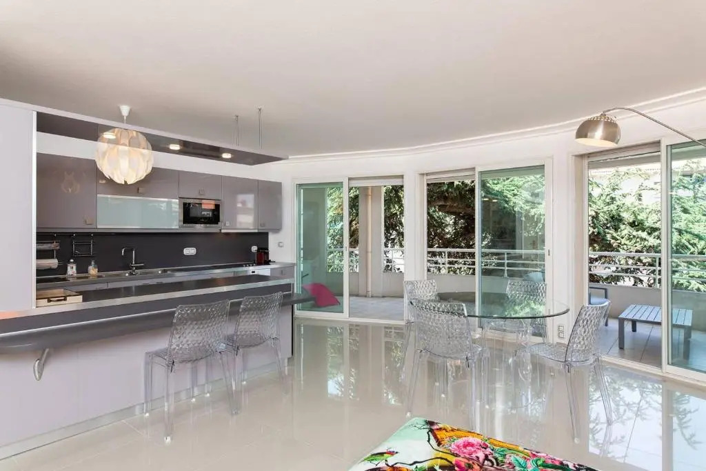 Martinez Hotel Area: Modern 3 Bedrooms W/ Terrace