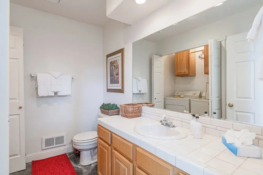3BR Townhome w/ Mountain View & Balcony