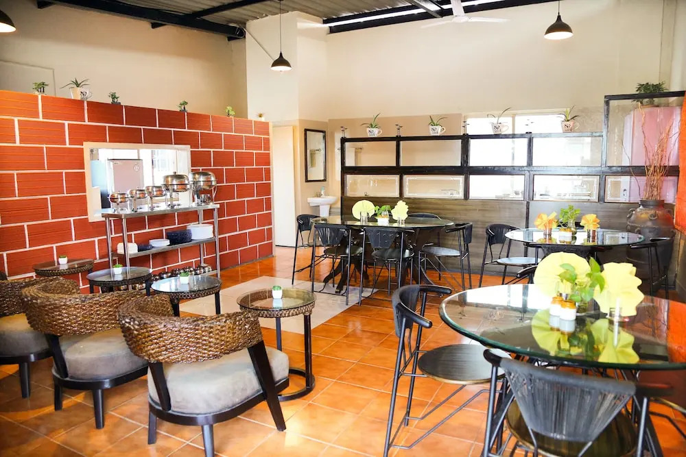 Pleasant Moments -Business Hotel
