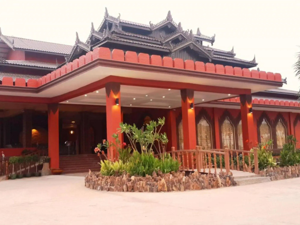 Gracious Bagan Hotel