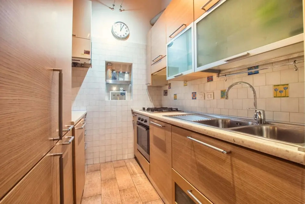 Eclectic 3 bed Flat 10 Minutes From the Colosseum