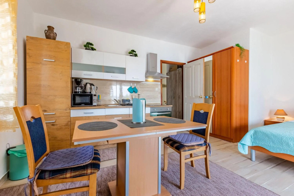 Mare-More studio w balcony and beach front and view