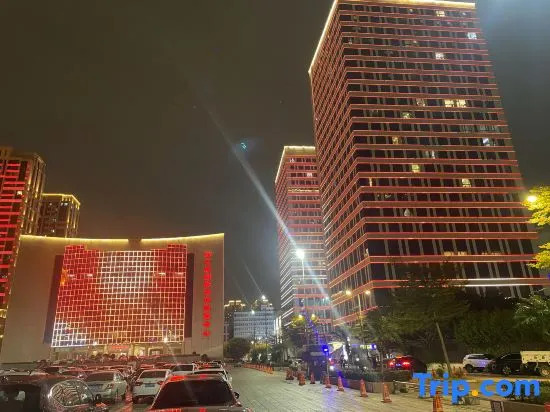 Sishi Apartment (Longyannan Road Food Street Branch Wanxiangcheng Shantou)