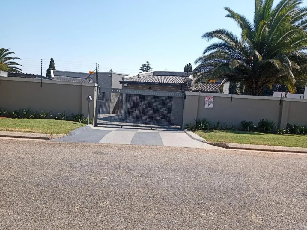 URlyfstyle Cottage Near OR Tambo International Airport
