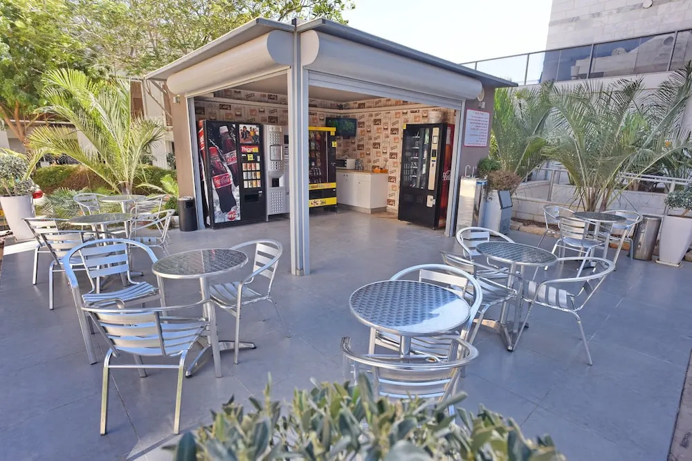 Avi's Suites Yossi Avrahami Royal Park