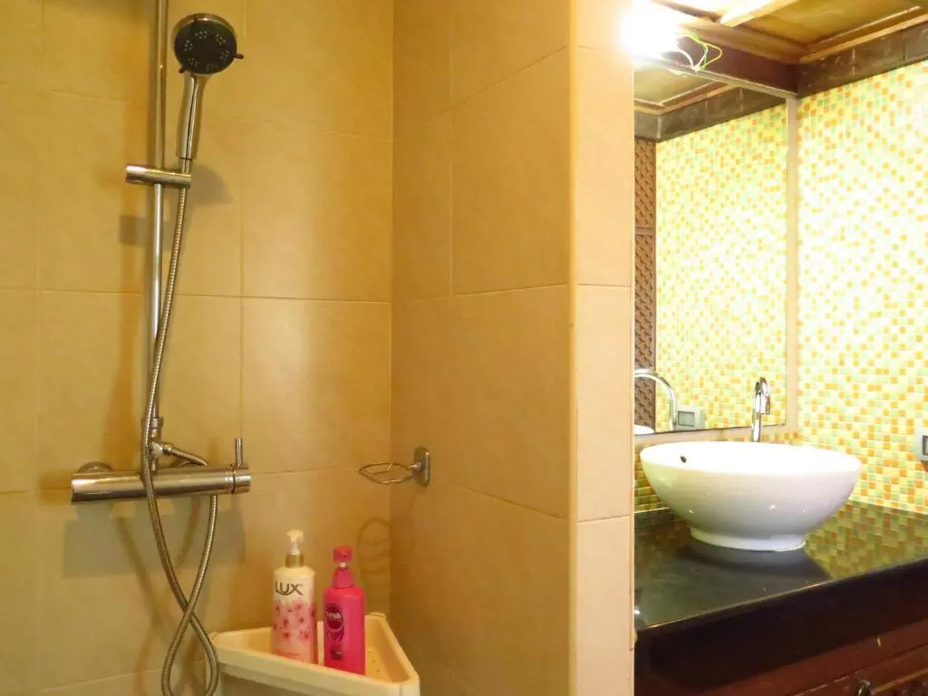 6-39 - 2 Bdr Condo With Balcony and Shared Pool