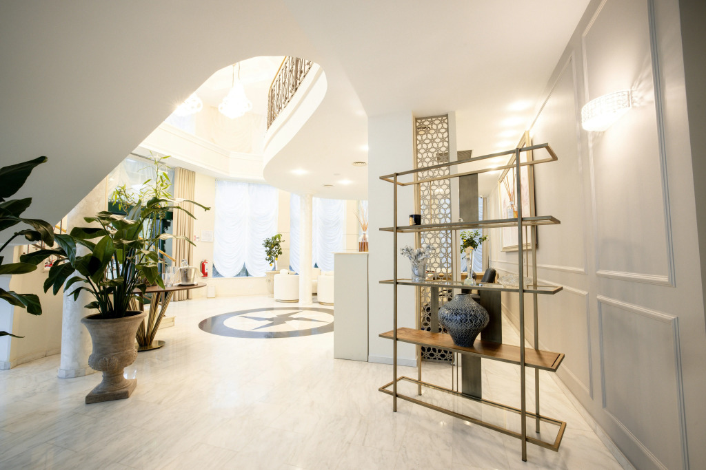 Tresor Le Palais Timisoara, Curio Collection by Hilton