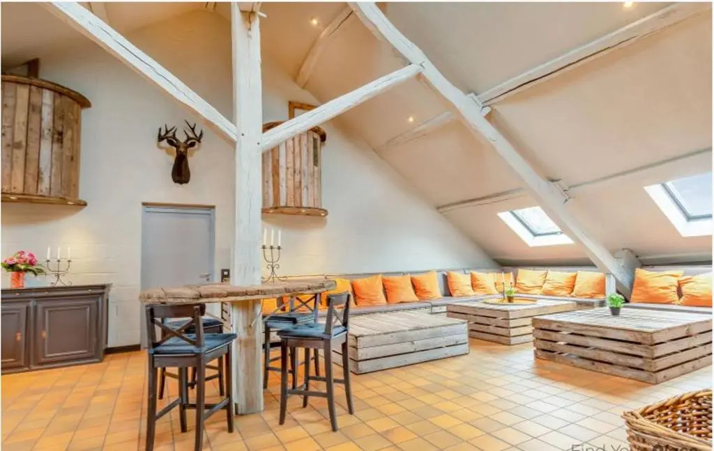 Spacious villa in Florenville with private pool