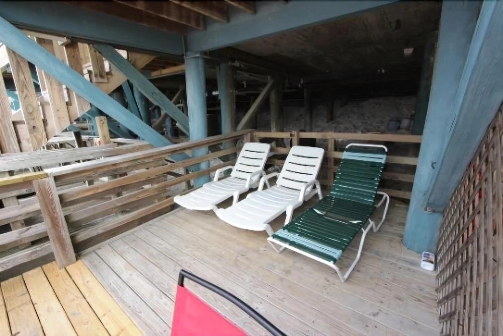 Seawinds 2 - 4 Br cabin by RedAwning