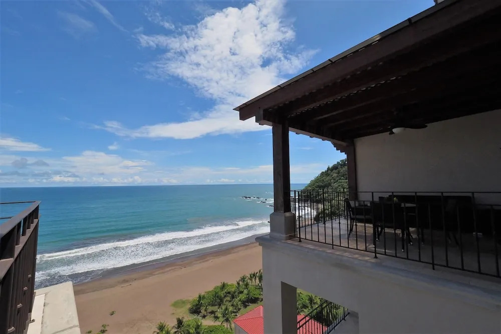 Crocs Resort Oceanfront Penthouse Jaco