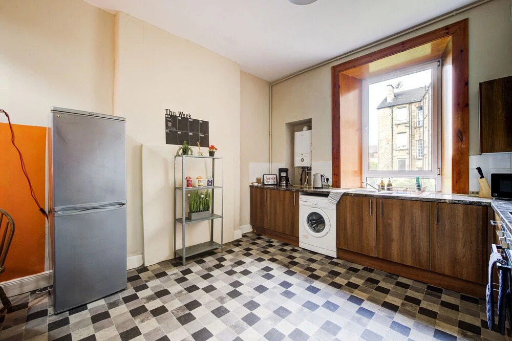 Perfectly Situated Glasgow 2 Bed Apartment