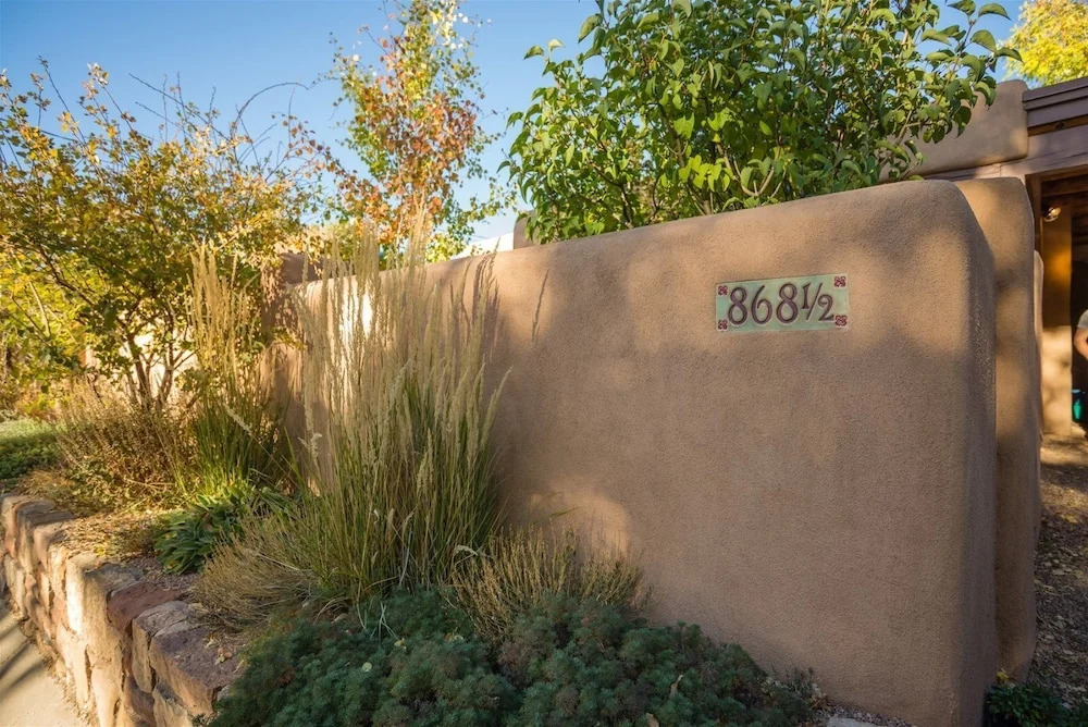 Casa Contenta - Charming East Side Family Home With Hot Tub, Walk to Canyon Rd