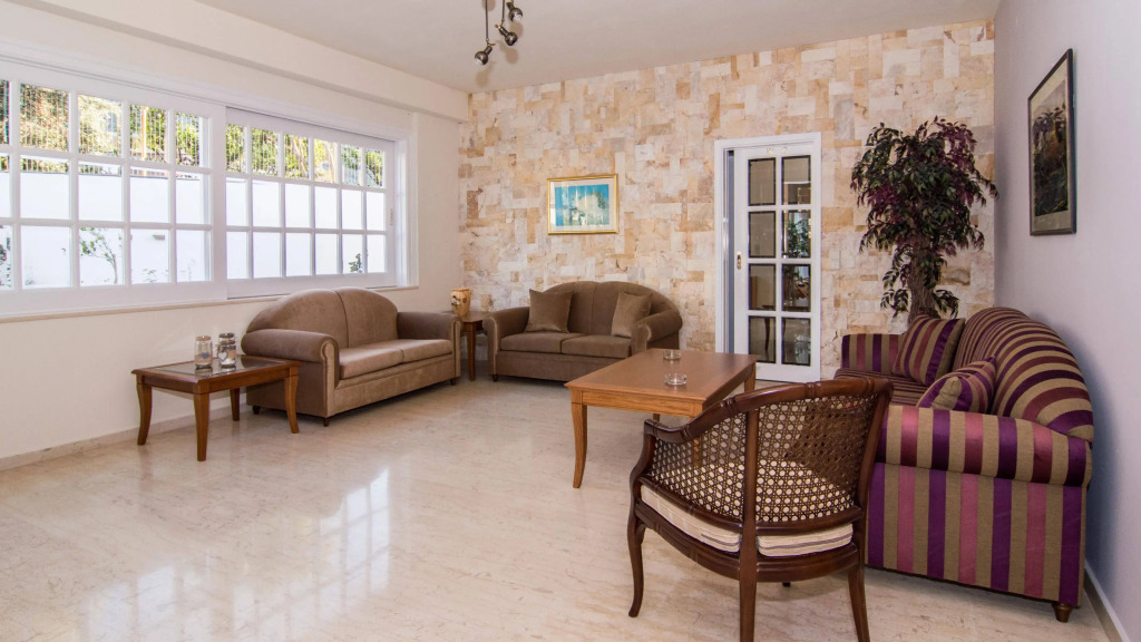 Manolis Apartments