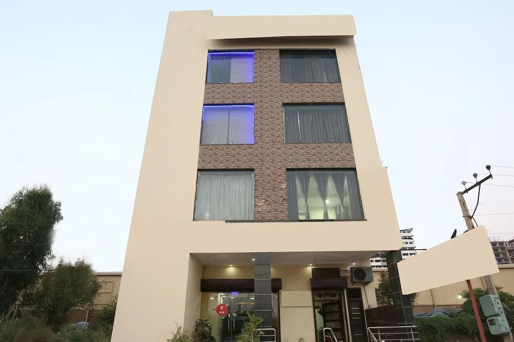 OYO 9956 Hotel Pelican Inn