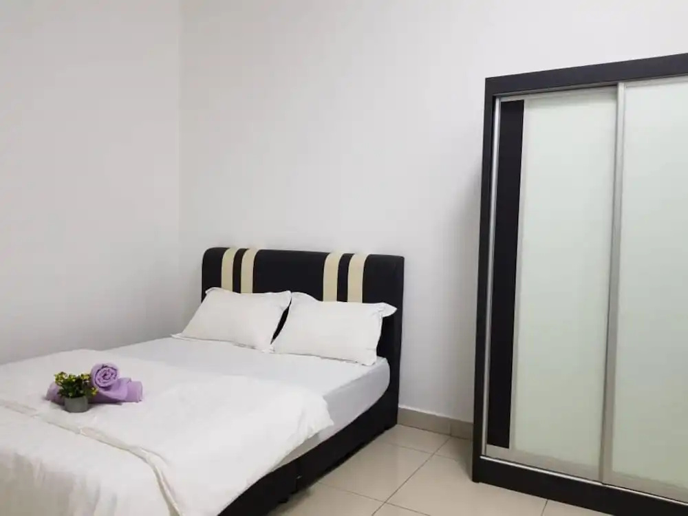 OYO Home 90418 Suriamas Suites Condominium 1