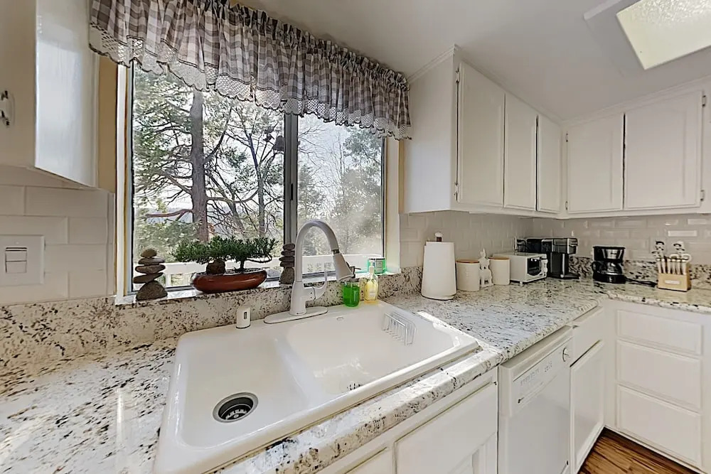 Tree-top Getaway W/ Forested Views & Elevated Deck 3 Bedroom Home