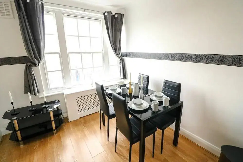 Chique & Spacious top floor 1Bed Oxford St.