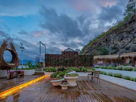 Huaqianxun Lake View Garden Hotel (Dali Shuiliandong)