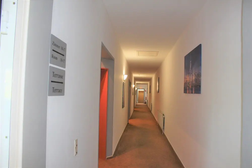 Hotel Alsterquelle 24h Check-in, Free Parking and WiFi