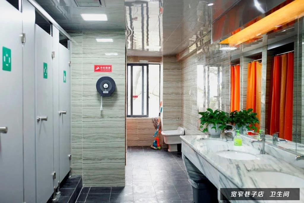Shuttle International Youth Hotel (Chengdu Kuanzhai Alley & Renmin Park Subway Station Branch)