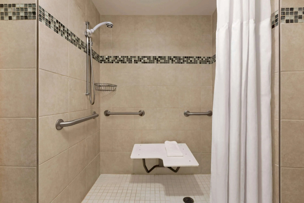 Ramada by Wyndham Suites Orlando Airport- Free Airport Shuttle