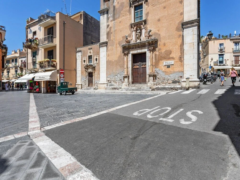 Central Apartment in Taormina Near the Sea