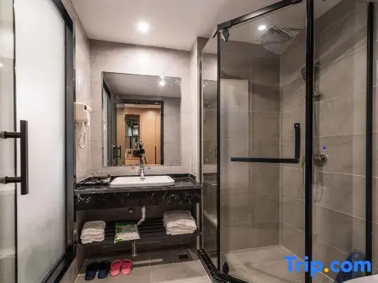 Zhongqian Hualv Hotel