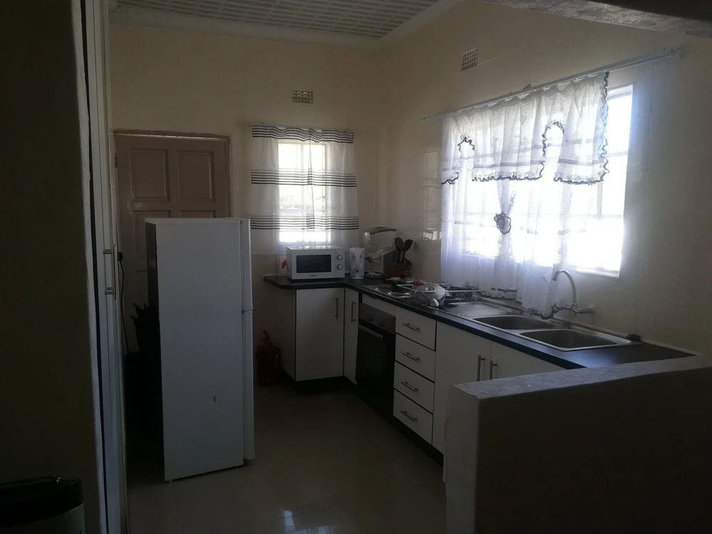 Lee Land Guest House