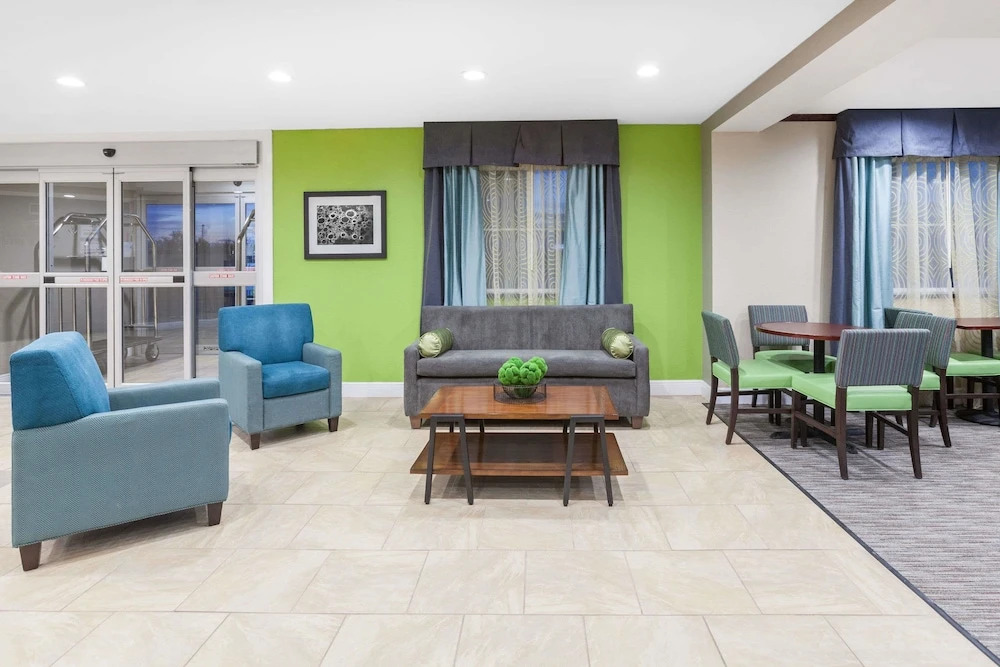 Baymont Inn & Suites Midland Center