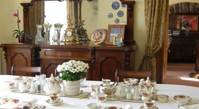 Cadson Manor