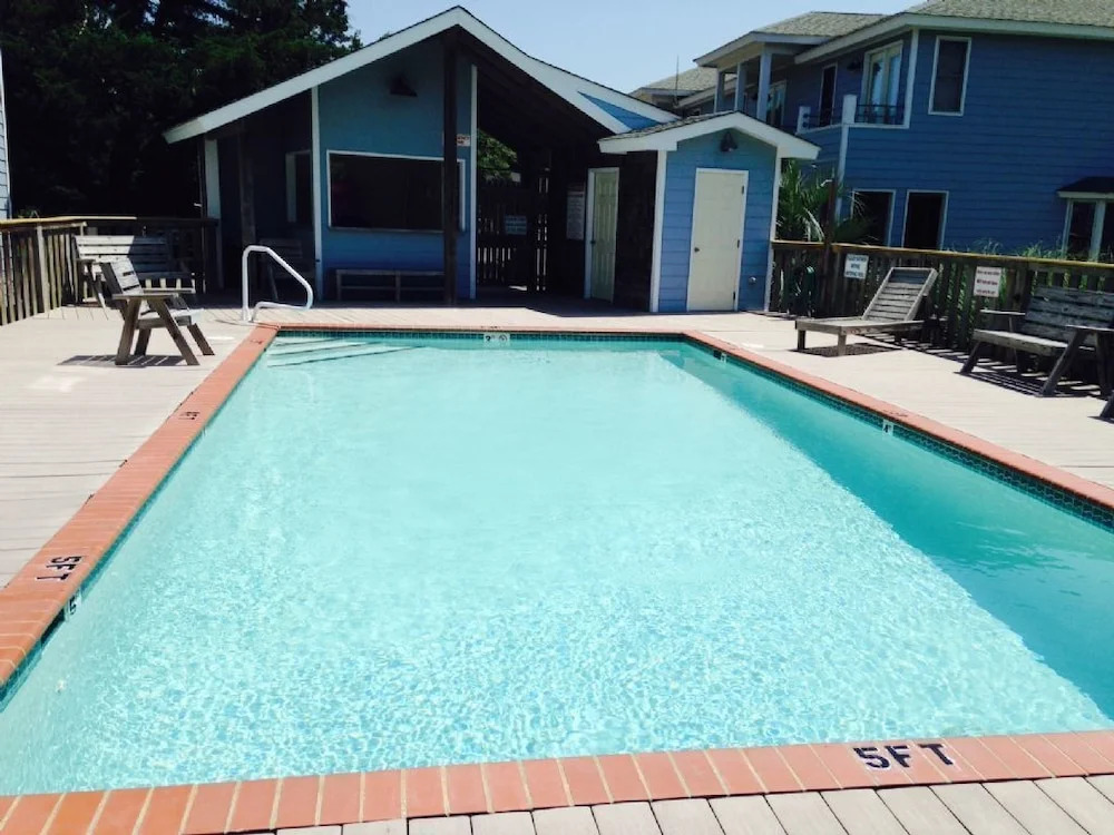 Located In Ocracoke Ge Within Walking Distance Of The Harbor, Shops And Restaurants. 1 Bedroom Condo