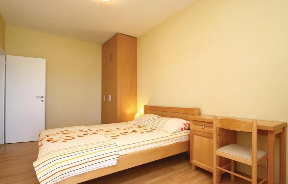 Amazing Home in Srima With Wifi and 2 Bedrooms