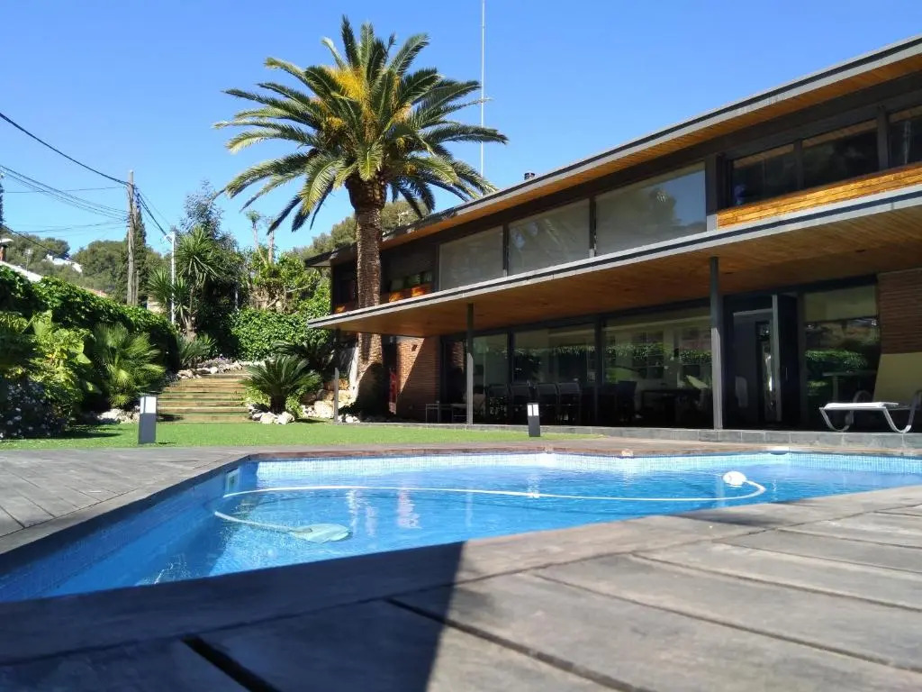 VILLA DEL BOSQUE
