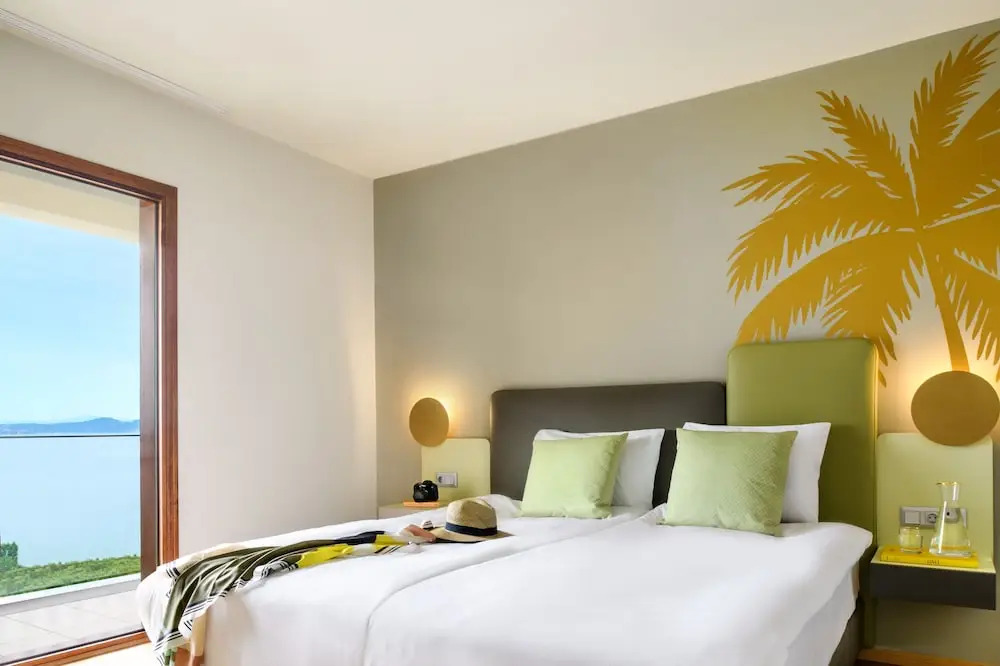 Akrathos Beach Hotel